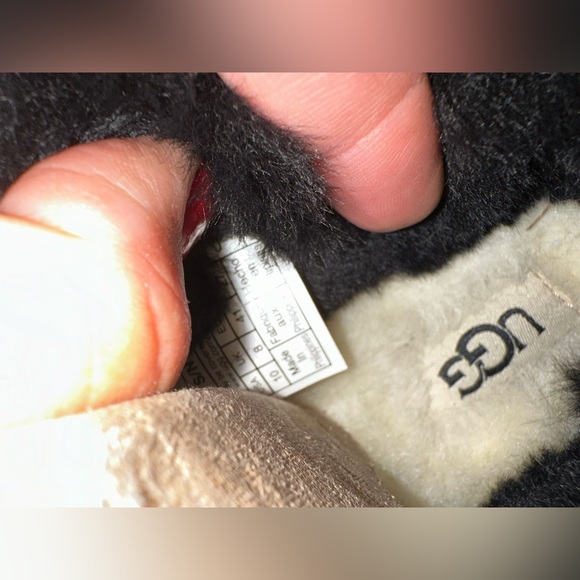 ⭐️Fall Sale ⭐️UGG Black Classic Cozy Booties Slippers.  Women’s 10 - Picture 6 of 10